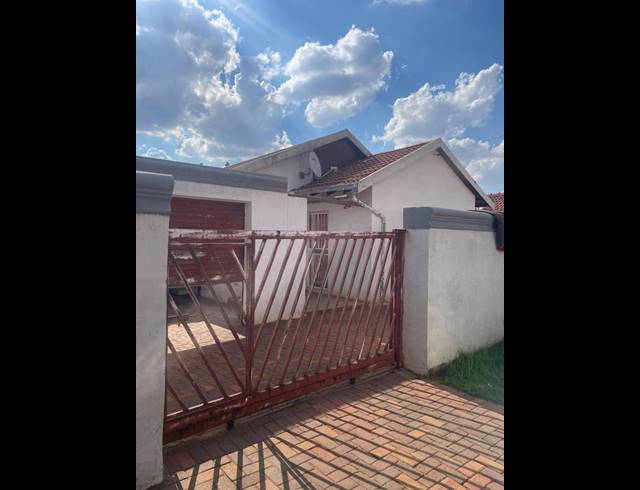 3 BEDROOM PROPERTY TO RENT IN DOBSONVILLE EXT 4